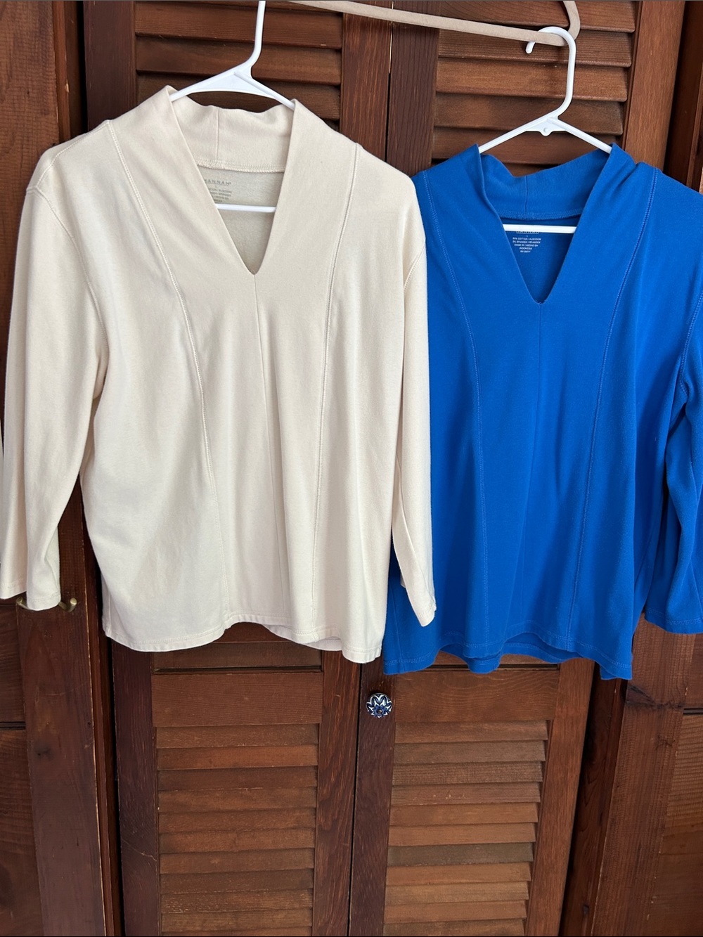 Hannah V-Neck Sweater Duo in Cream and Bright Blue Size L